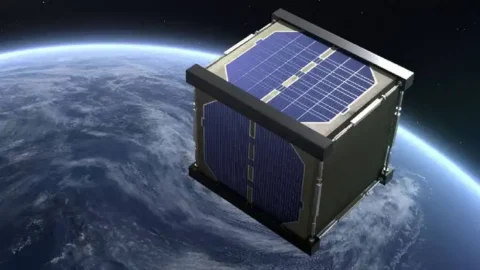 همه آنچه درباره اولین ماهواره چوبی جهان می‌دانیم